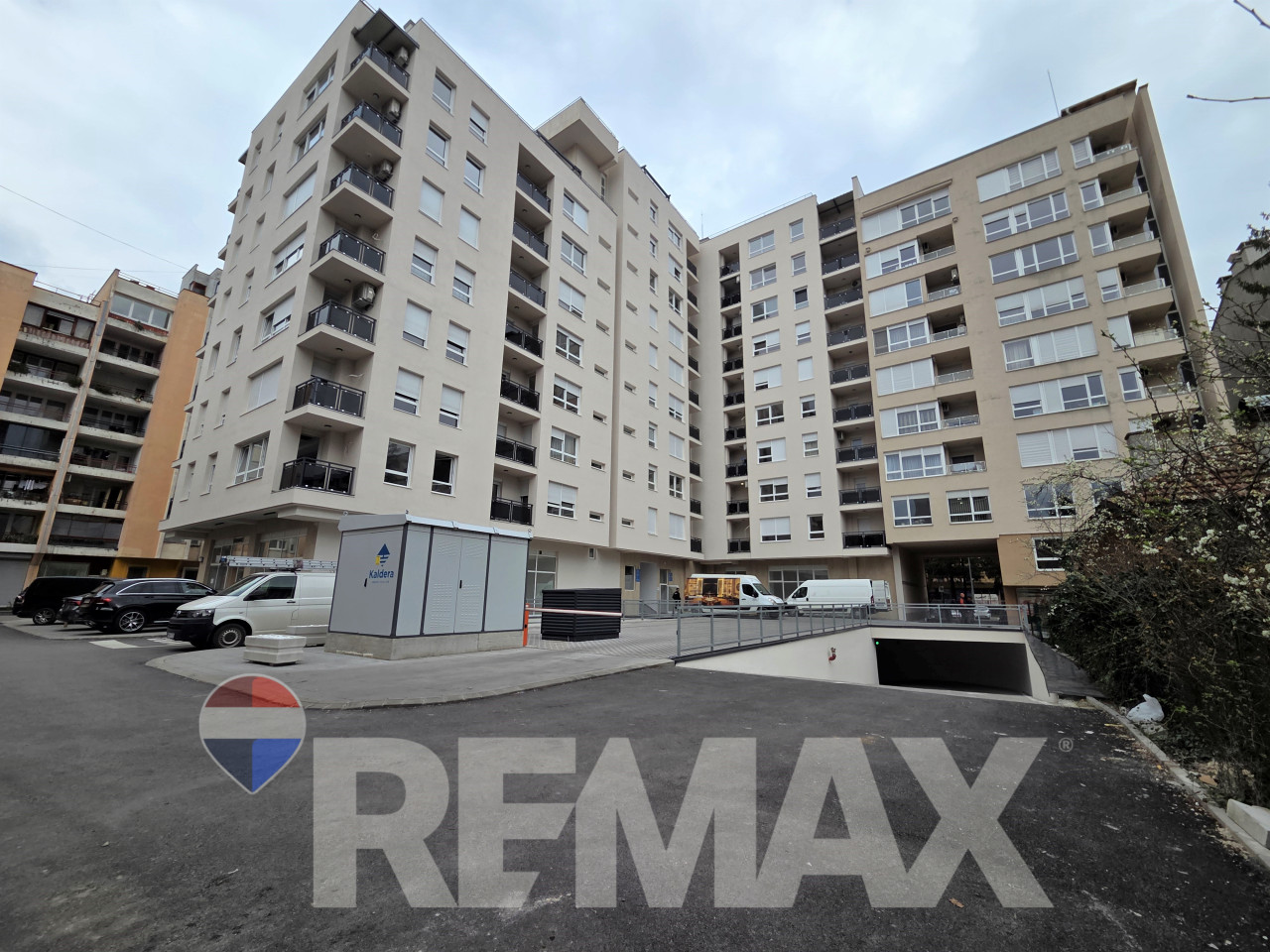 Nov četverosoban stan 98m2, centar, garaža 19m2, ostava 14m2 19