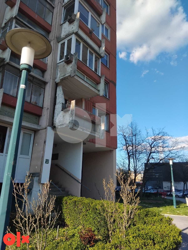 EKSKLUZIVNA PRILIKA SVIJETAO I FUNKCIONALAN STAN SA BALKONOM