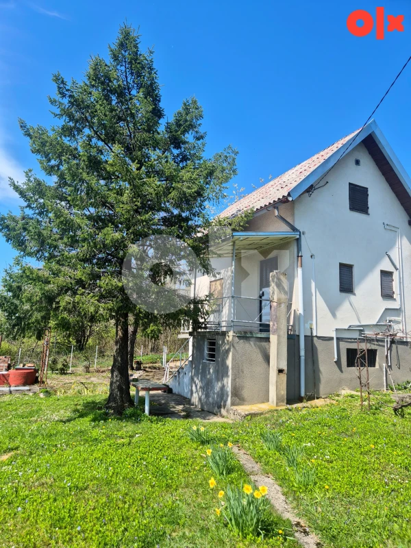 Na prodaju vikendica na placu 935m2 - Slatina 3