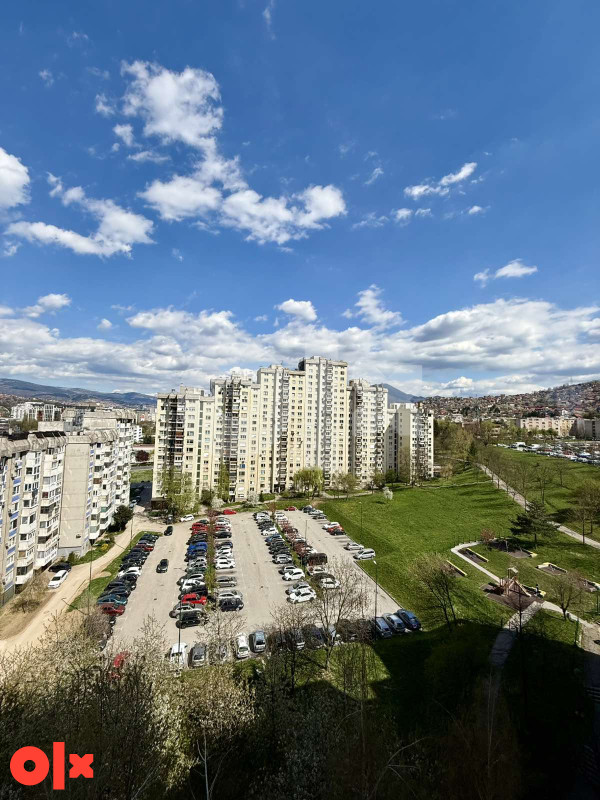 Renoviran i namjesten trosoban stan  Alipasino Polje A faza 25