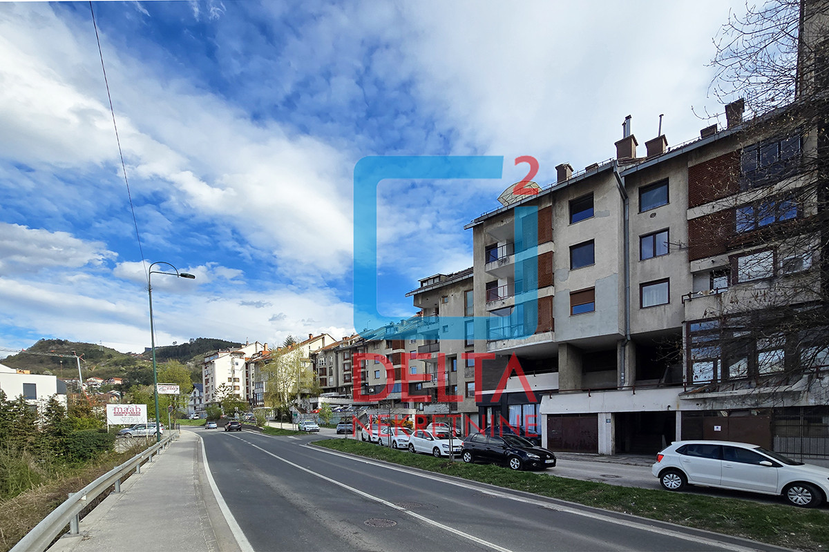 Četverosoban stan sa otvorenim pogledom / 91m2 / 2.sprat / Vraca