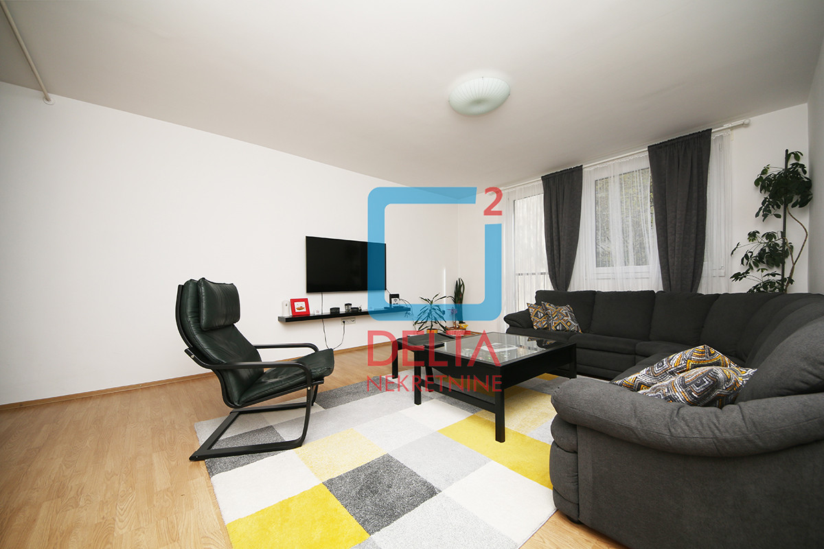 Četverosoban stan sa otvorenim pogledom / 91m2 / 2.sprat / Vraca 3