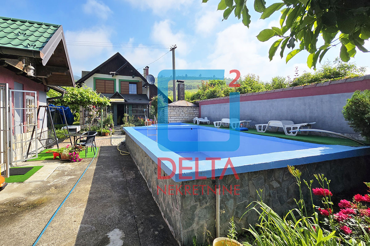 Dvije kuće /bazen/garaže/parcela 1.909m2 / Bilješevo / Kakanj
