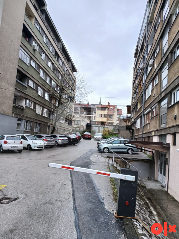 Dvoiposoban lijepo opremljen stan u centru-Višnjik 2