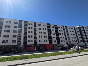 Moderno namješten trosoban stan Istočno Sarajevo 76 m2