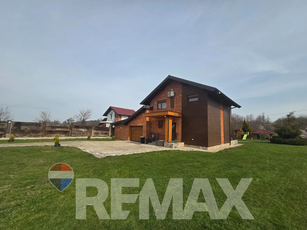 Luksuzno imanje-vikend kuća,spa/sauna,ladara,potok,smart home