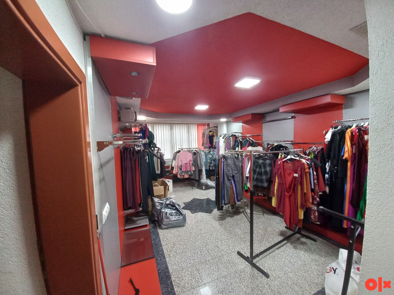 Izdaje se Poslovni prostor, Velika Kladuša centar, 65m2(kat.stan) 3