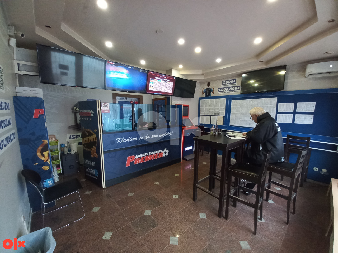 Izdaje se Poslovni prostor, Velika Kladuša centar, 25m2(kat.stan) 2