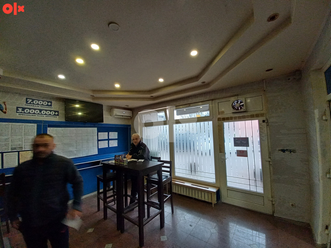 Izdaje se Poslovni prostor, Velika Kladuša centar, 25m2(kat.stan) 3