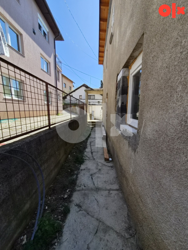 CAPITAL/ Kuća sa 3 garaže Pofalići/ 301m2/ Zahira Panjete 10