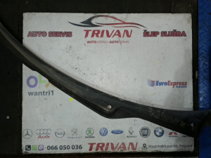 Oluk plastika ispod sajbe audi a6 4g Trivan