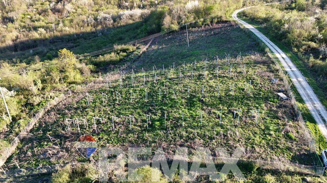 Zemljište za solarnu elektranu | 52.317 m2 | Derventa 7