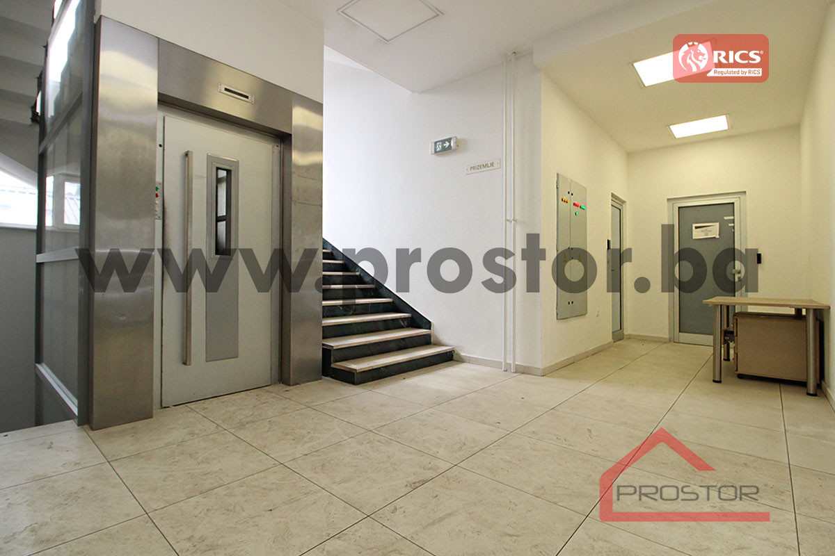 PROSTOR izdaje: Poslovna zgrada, 1643m2, Centar 3