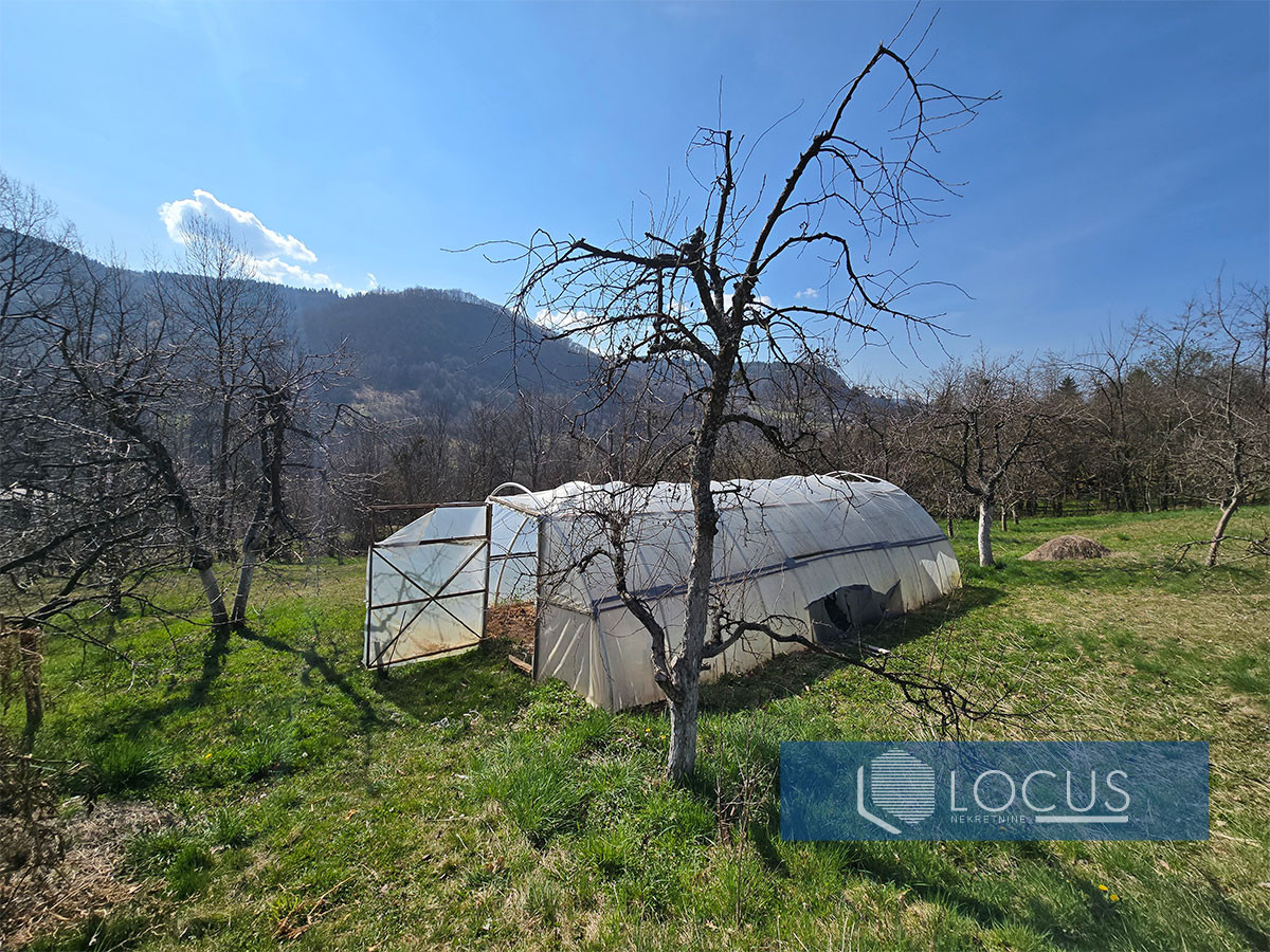 LOCUS: Parcela na pristupačnoj lokaciji, Faletići 15