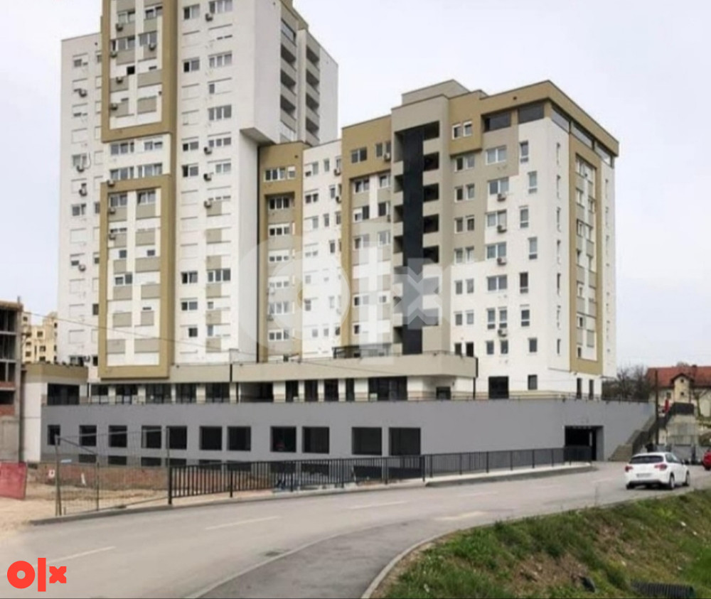 Izdajem garažu Tuzla Stupine(struja,voda,video nadzor,održavanje)