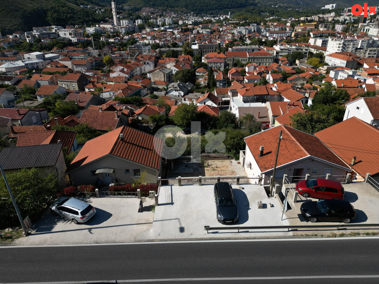 Devastirana uknjižena kuća pored M17 - Mostar