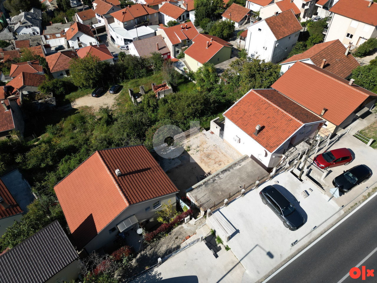 Devastirana uknjižena kuća pored M17 - Mostar 2
