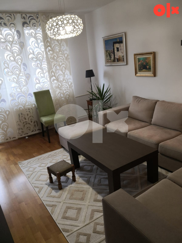 Namjestan stan na raskrnici na Pofalicima