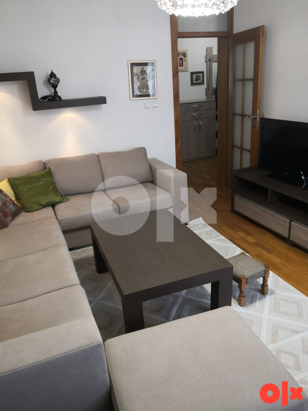 Namjestan stan na raskrnici na Pofalicima 2