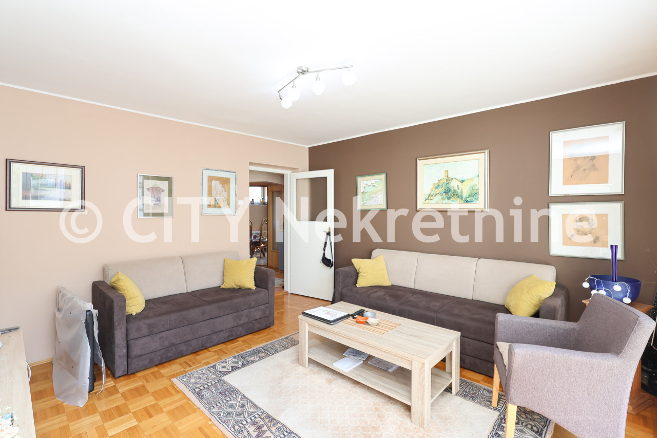 Četverosoban adaptiran stan - Stari grad - Bistrik - 94 m2 3