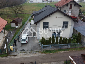 Kuća sa okućnicom, Podlugovi
