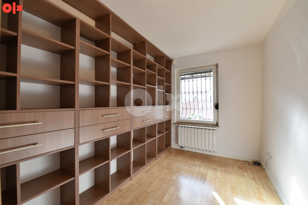 AREA/ Kuća sa baštom i garažom u centru/ Breka 8