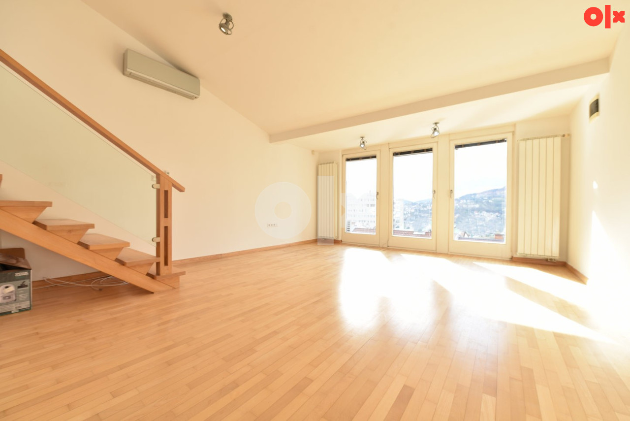 AREA/ Kuća sa baštom i garažom u centru/ Breka 9