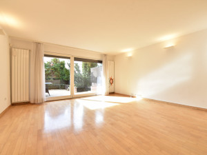 AREA/ Kuća sa baštom i garažom u centru/ Breka