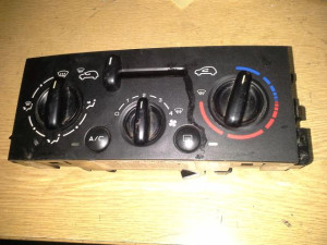 N102079B 69910002 PREKIDACI VENTILACIJE N PEUGEOT 207