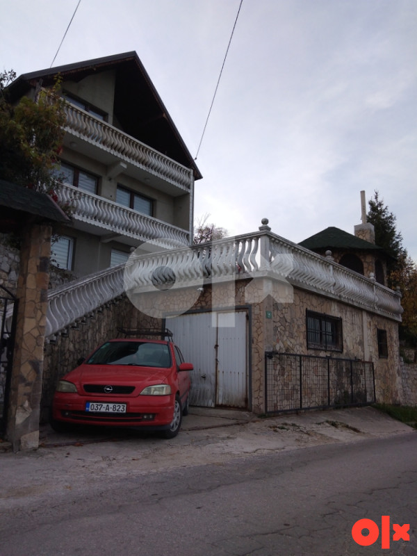 Prodajem kuću sa1300km2 zemlje i kompletnom i fra strukturom