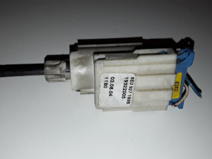 8E0927189B PODPEDALNI PREKIDAC N Volkswagen T5 2003-20