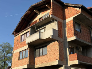 Kuca sa poslovnim prostorom