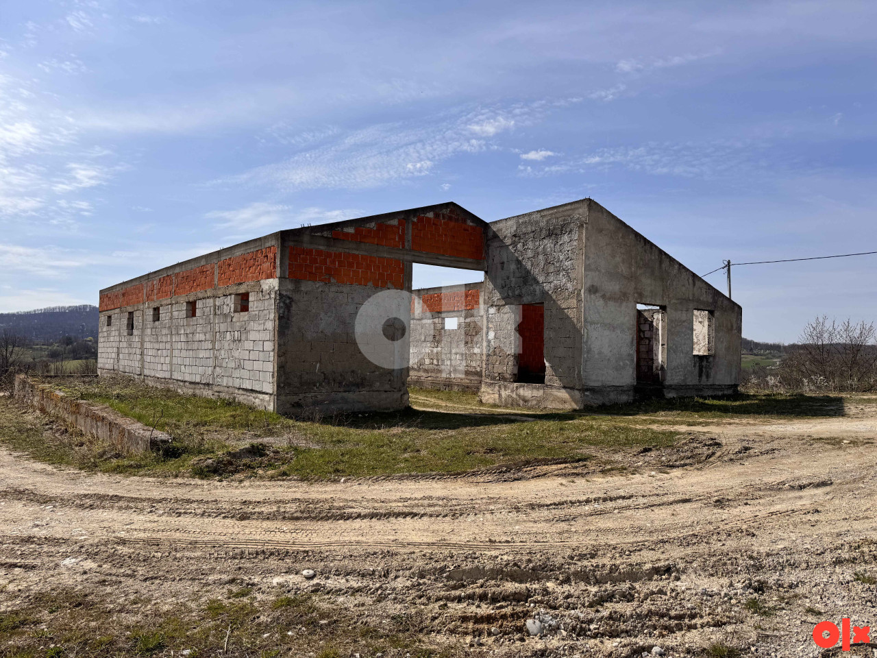 Hala u izgradnji 360 m2 sa zemljištem, Dragočaj