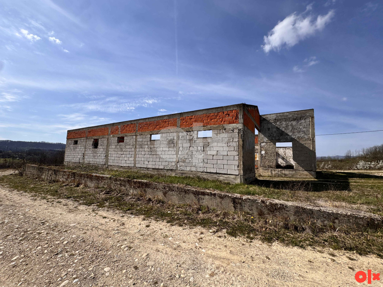 Hala u izgradnji 360 m2 sa zemljištem, Dragočaj 3