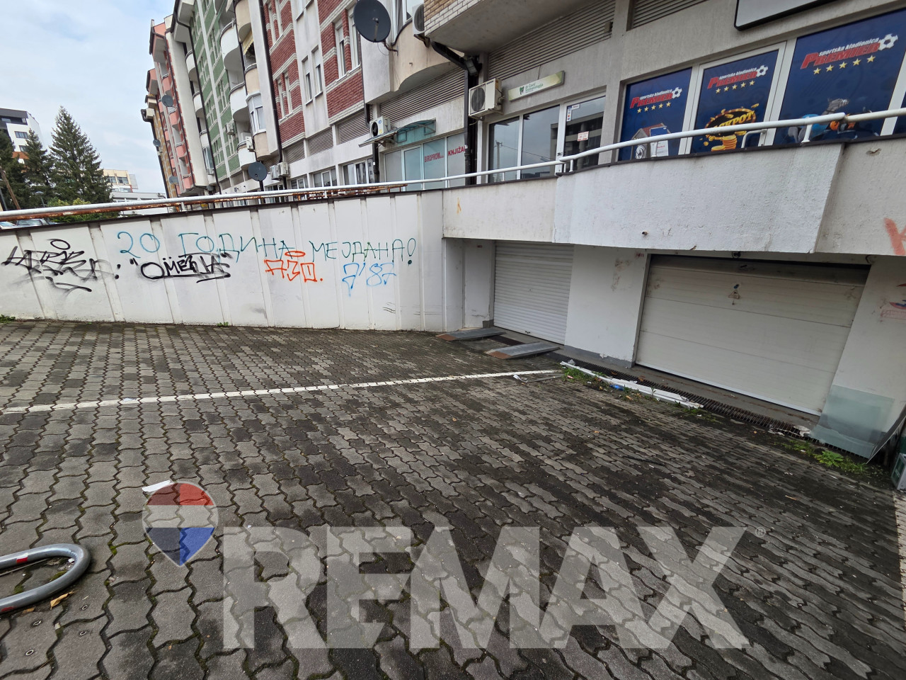 Na prodaju garaža 27m2 + parking mjesto 2