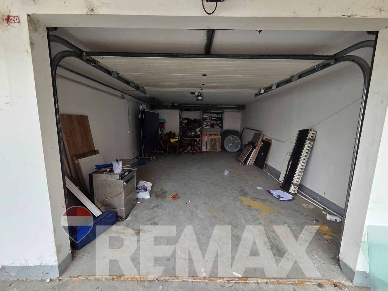 Na prodaju garaža 27m2 + parking mjesto 3