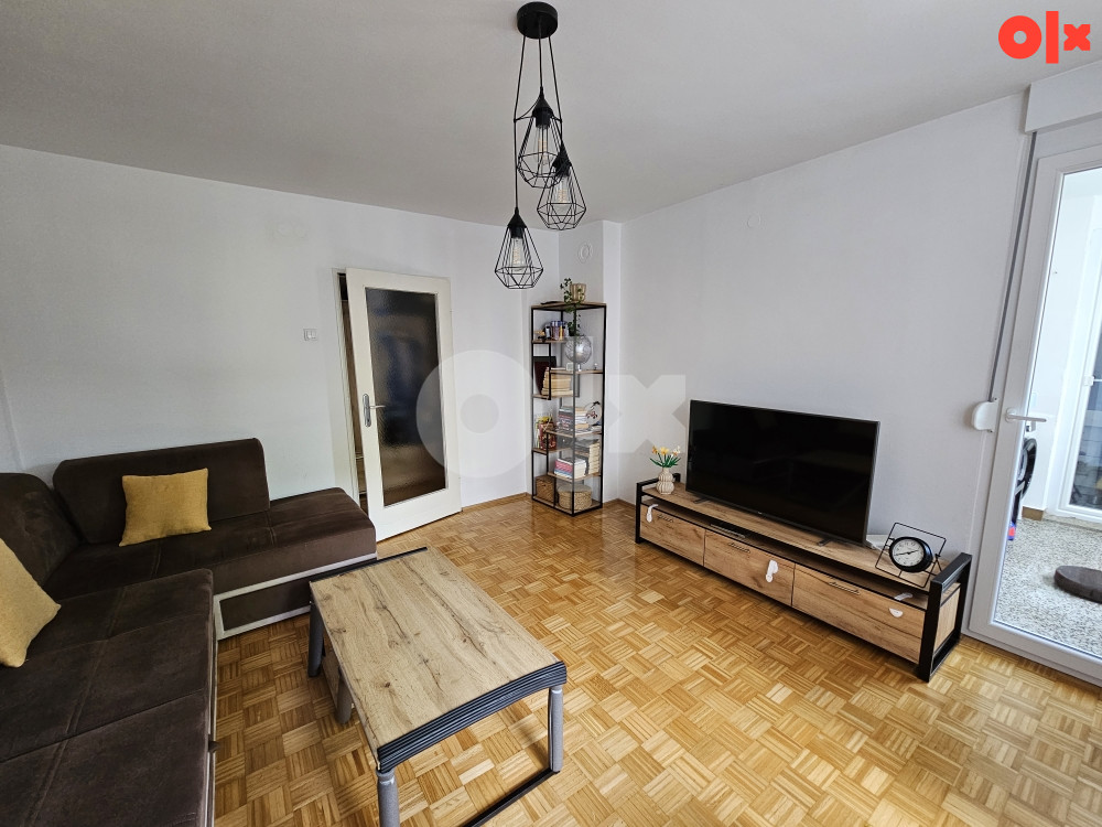 Useljiv dvoiposoban stan 60m2 Obilićevo 2