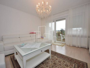 Dvosoban namješten stan top lokacija Marijin Dvor