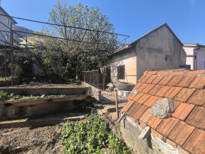 Prodaje se Zemljište sa kućom u Rodoču