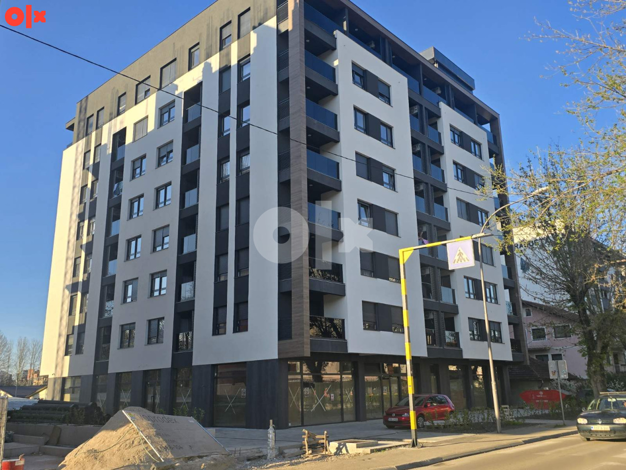 INVESTICIONA PRILIKA, poslovni prostori 30m2 i 62m2 Mejdan