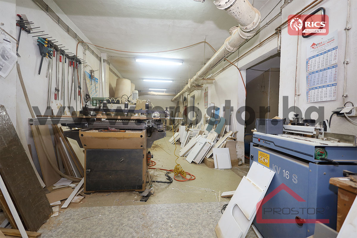 PROSTOR izdaje: Poslovni prostor na šetnici, 280m2, Dobrinja 4