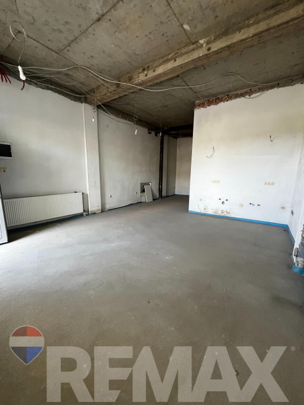 Na prodaju poslovni prostor 42m2 u Adi 2