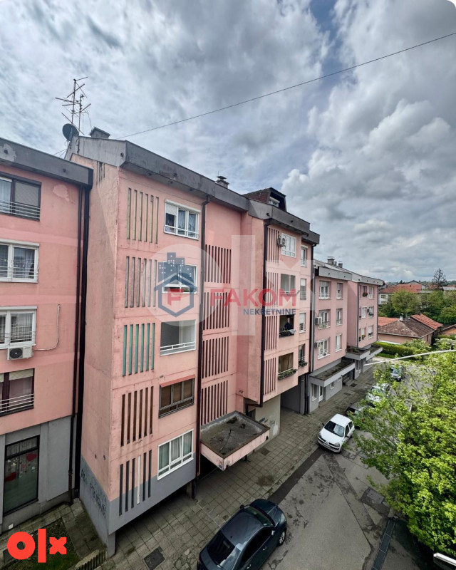 Na prodaju četverosoban stan 125m2, u naselju Rosulje 10