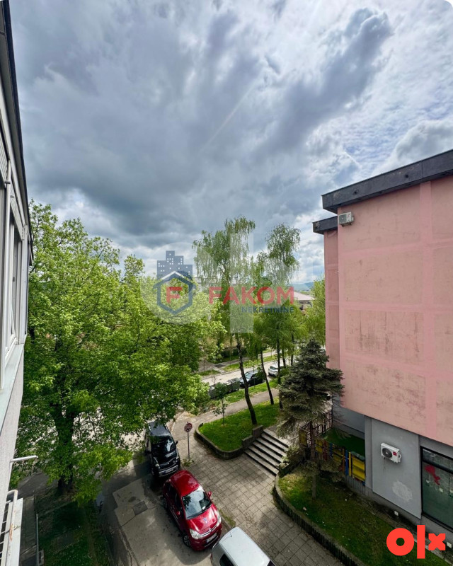 Na prodaju četverosoban stan 125m2, u naselju Rosulje 18