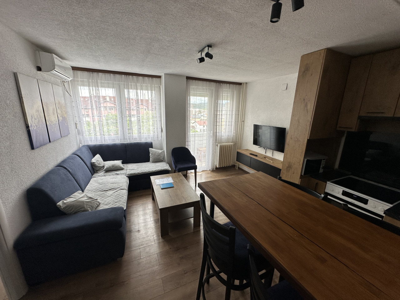Trosoban kompletno namješten stan Borik - 50 m2