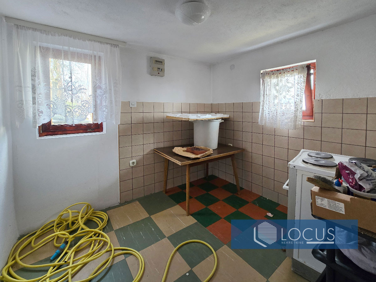 LOCUS prodaje: Kuća, Abdurahmana Sirrije, Aneks 13