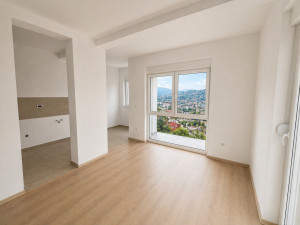 Dvosoban stan 50m2 sa velikom terasom Laus, Banja Luka