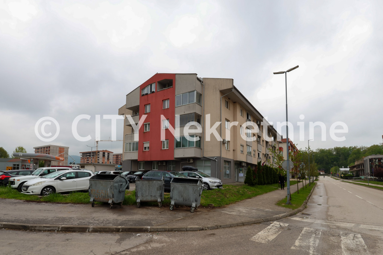 Trosoban namješten stan - Istočno Sarajevo - 70 m2
