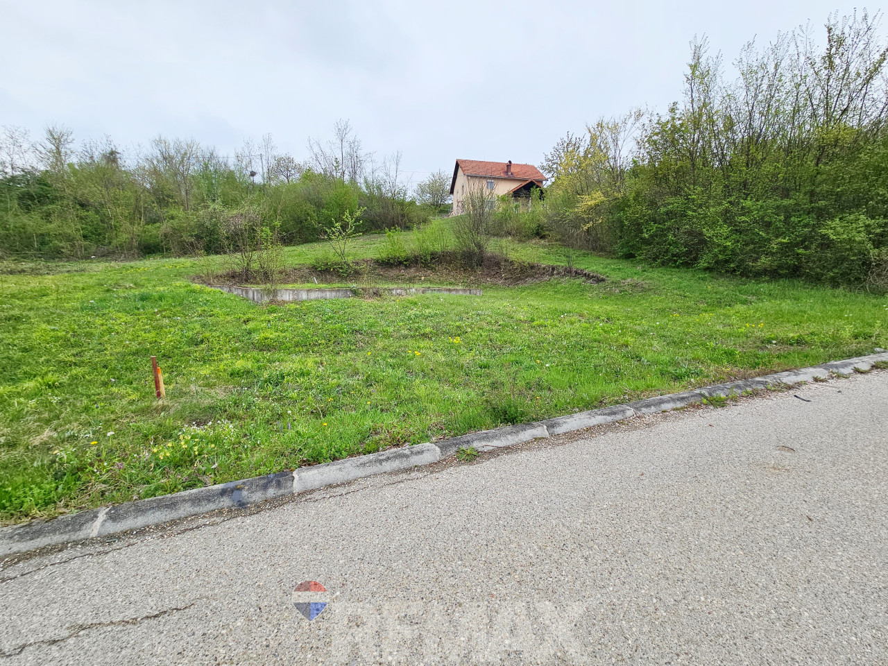 Plac 808m2 sa temeljem na Drakuliću