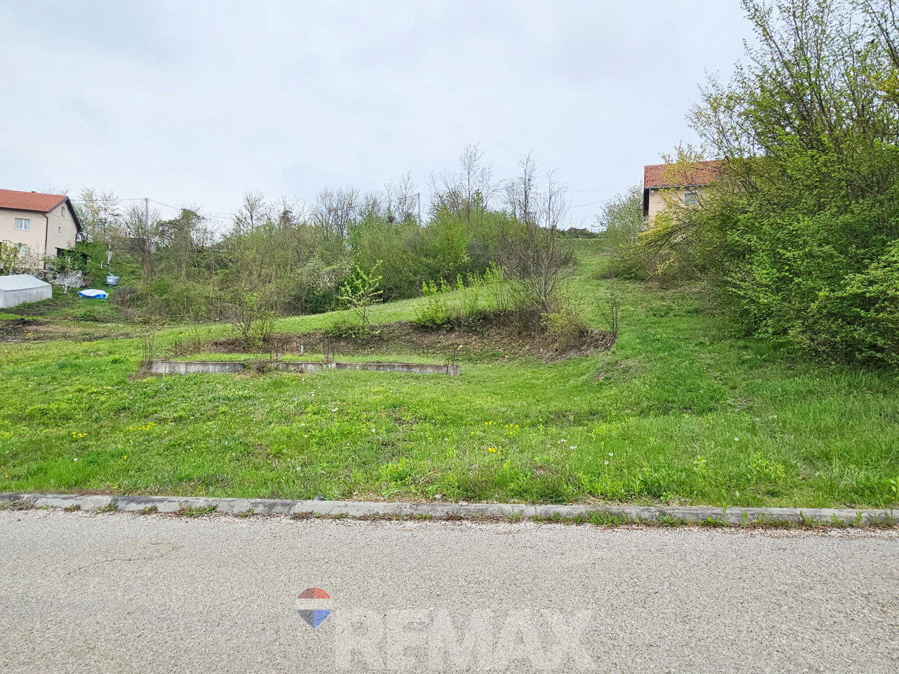 Plac 808m2 sa temeljem na Drakuliću 2